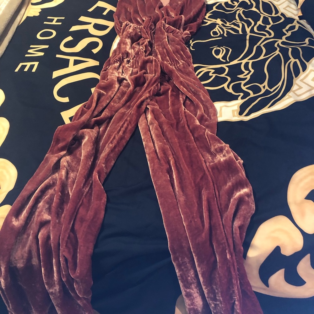 Crushed velvet jumpsuit. Super hot!🔥 - Picture 3 of 10
